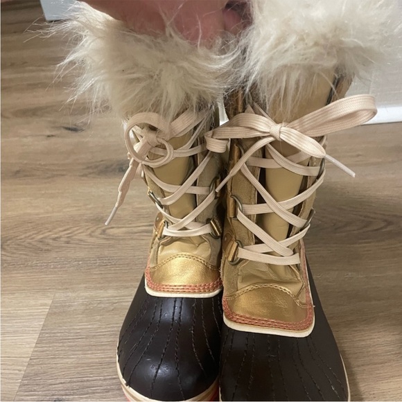 Sorel tan and gold Winter Boots with faux fur size 7 - Picture 12 of 13